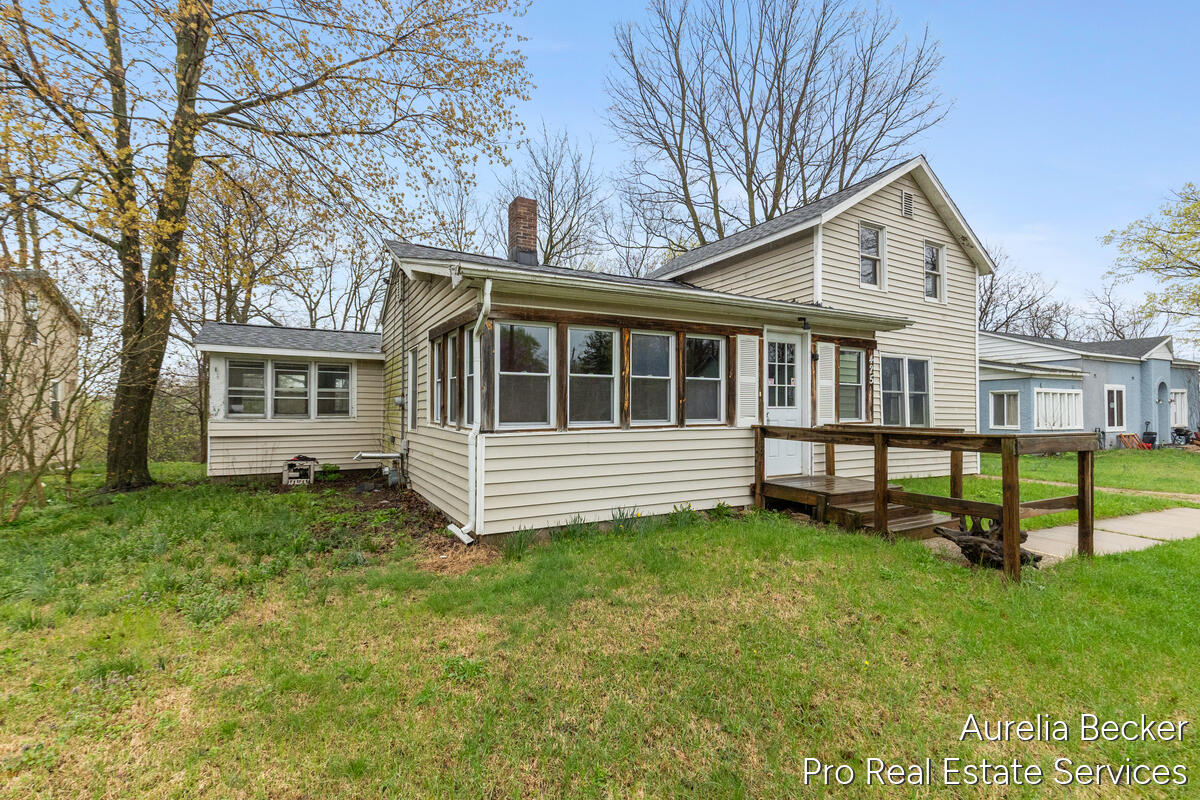 425 S Cedar Street Property Photo 1