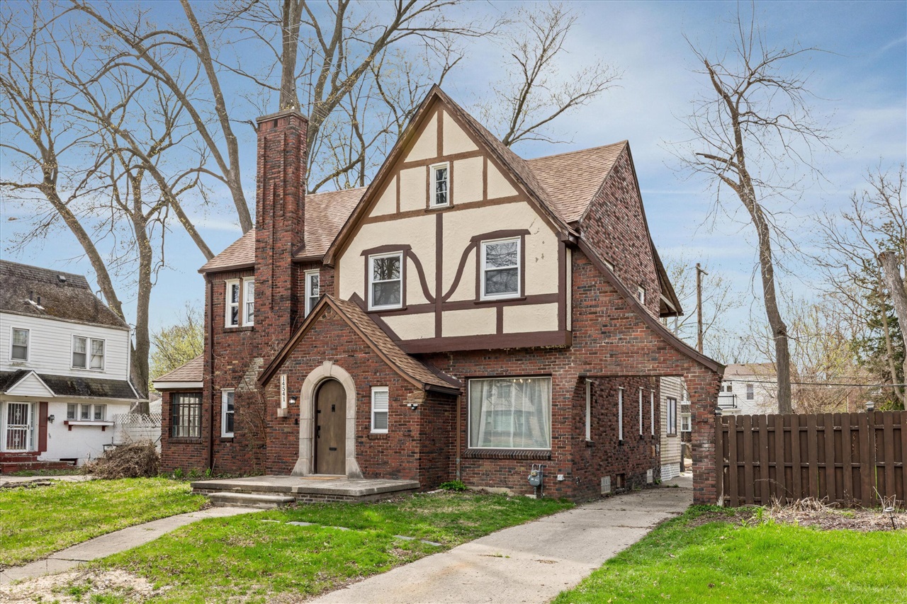 14541 Woodmont Avenue Property Photo 2