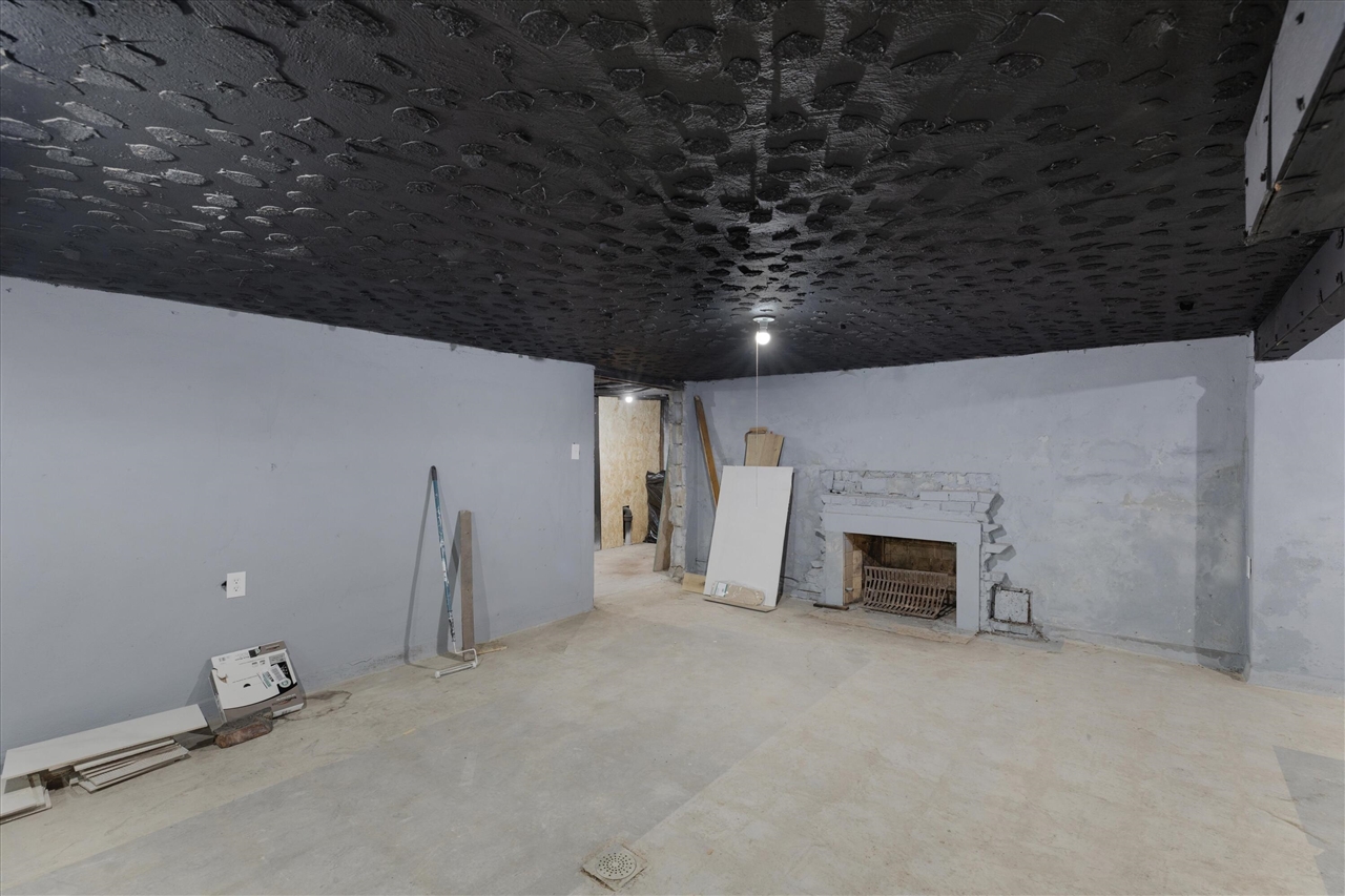 14541 Woodmont Avenue Property Photo 21