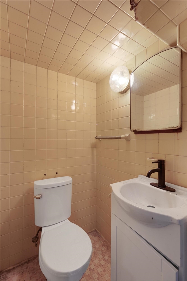 14541 Woodmont Avenue Property Photo 23