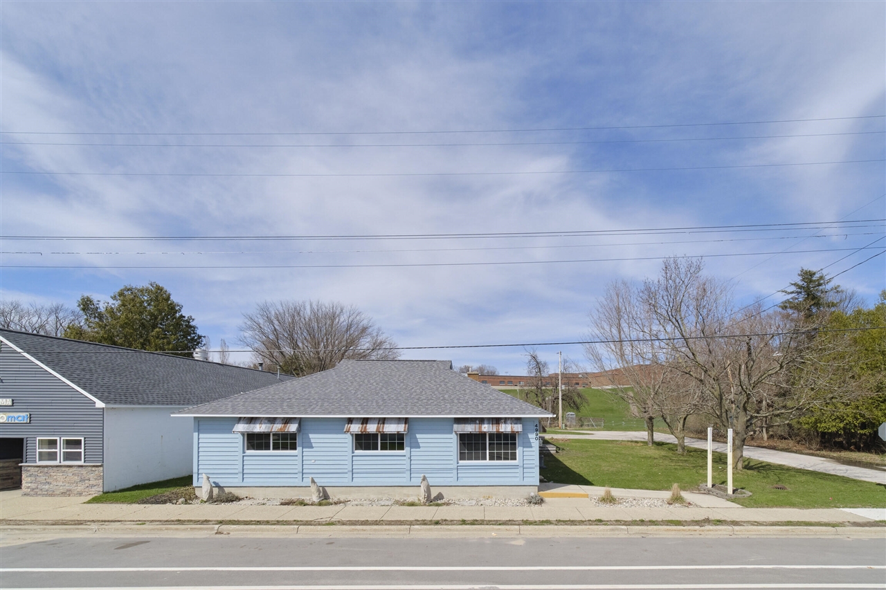 4990 Main Street Property Photo 1