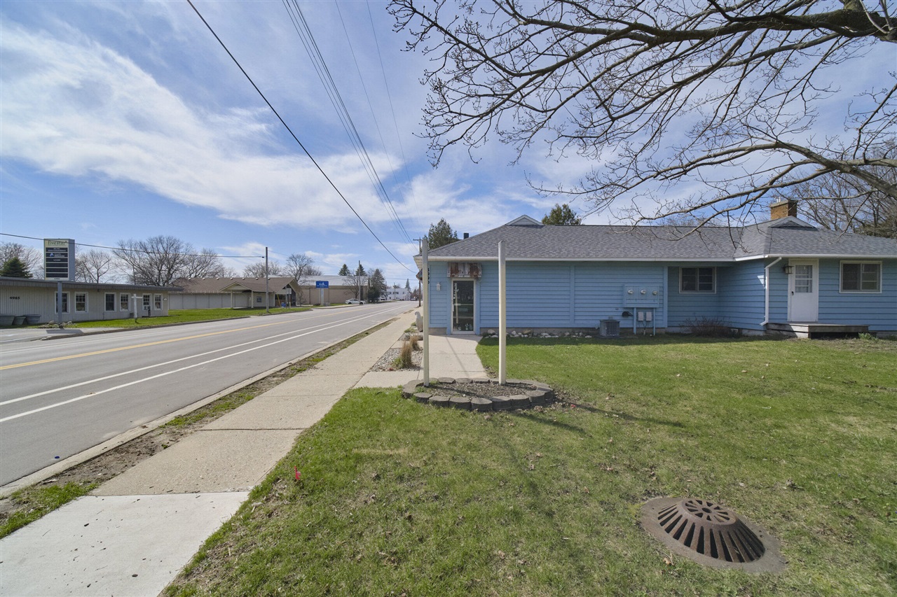 4990 Main Street Property Photo 5