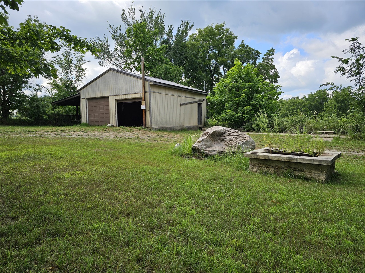 8475 Ross Road Property Photo 4