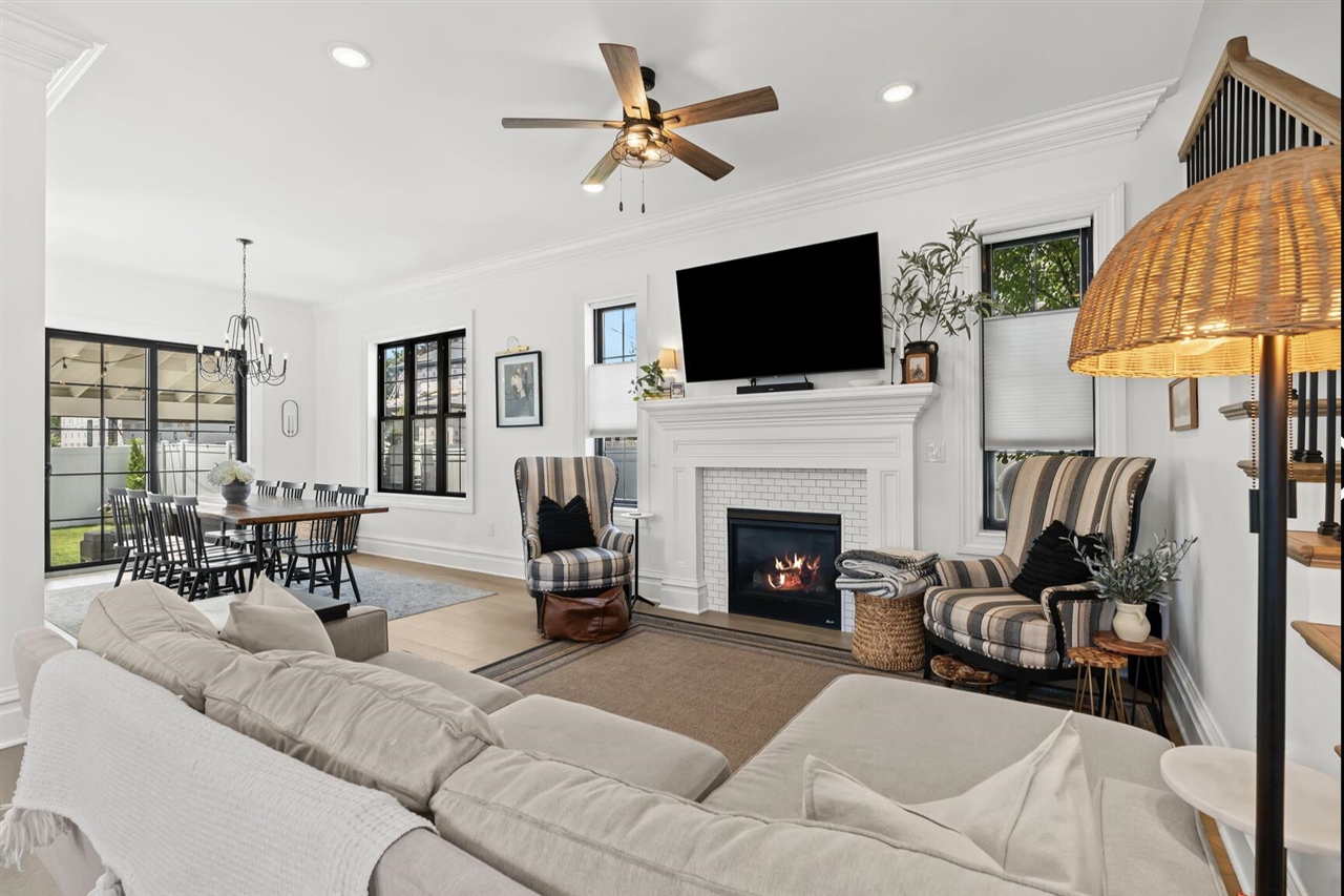 1886 Henrietta Street Property Photo 7