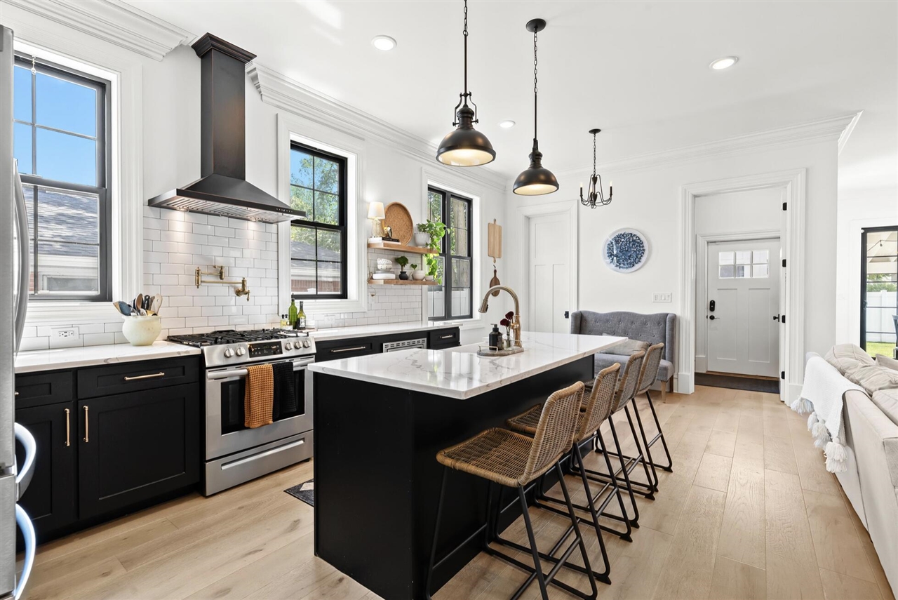 1886 Henrietta Street Property Photo 8