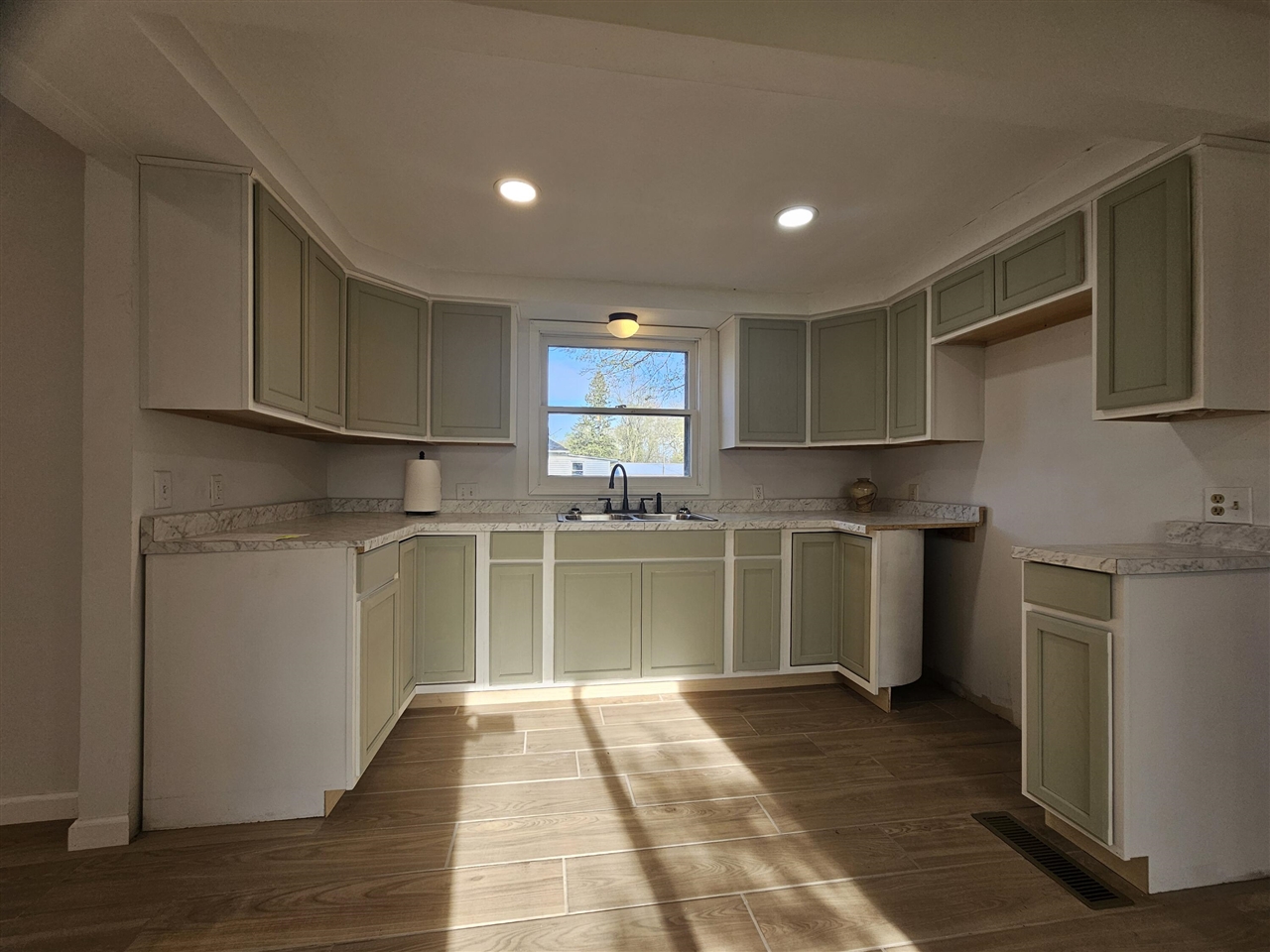 2249 E Montgomery Road Property Photo 18