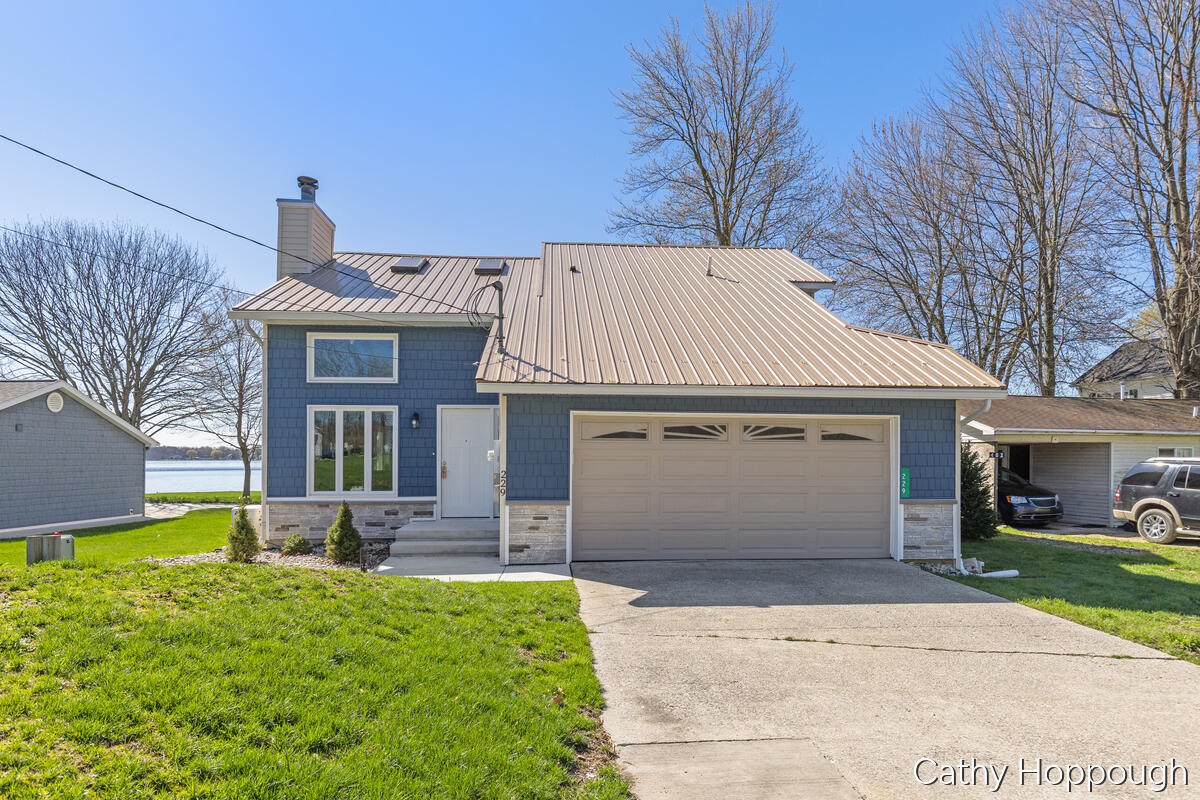 229 Ivason Drive Property Photo 1