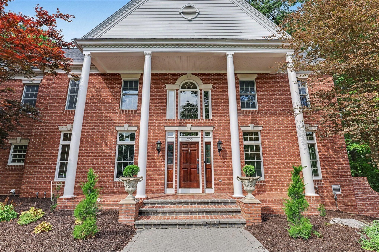 1233 Ballybunion Court Property Photo 1