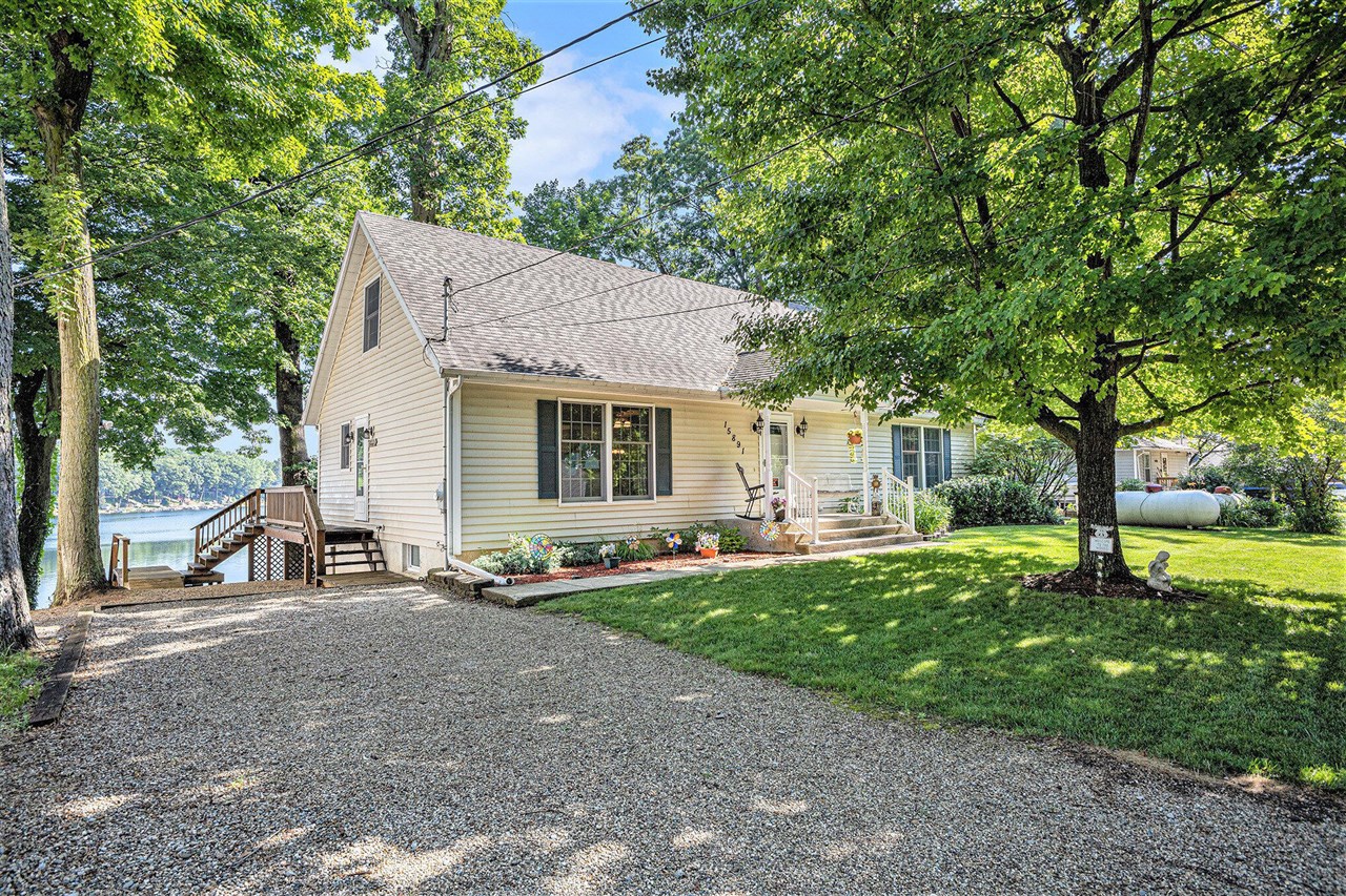 15891 Lakeview Drive Property Photo 1