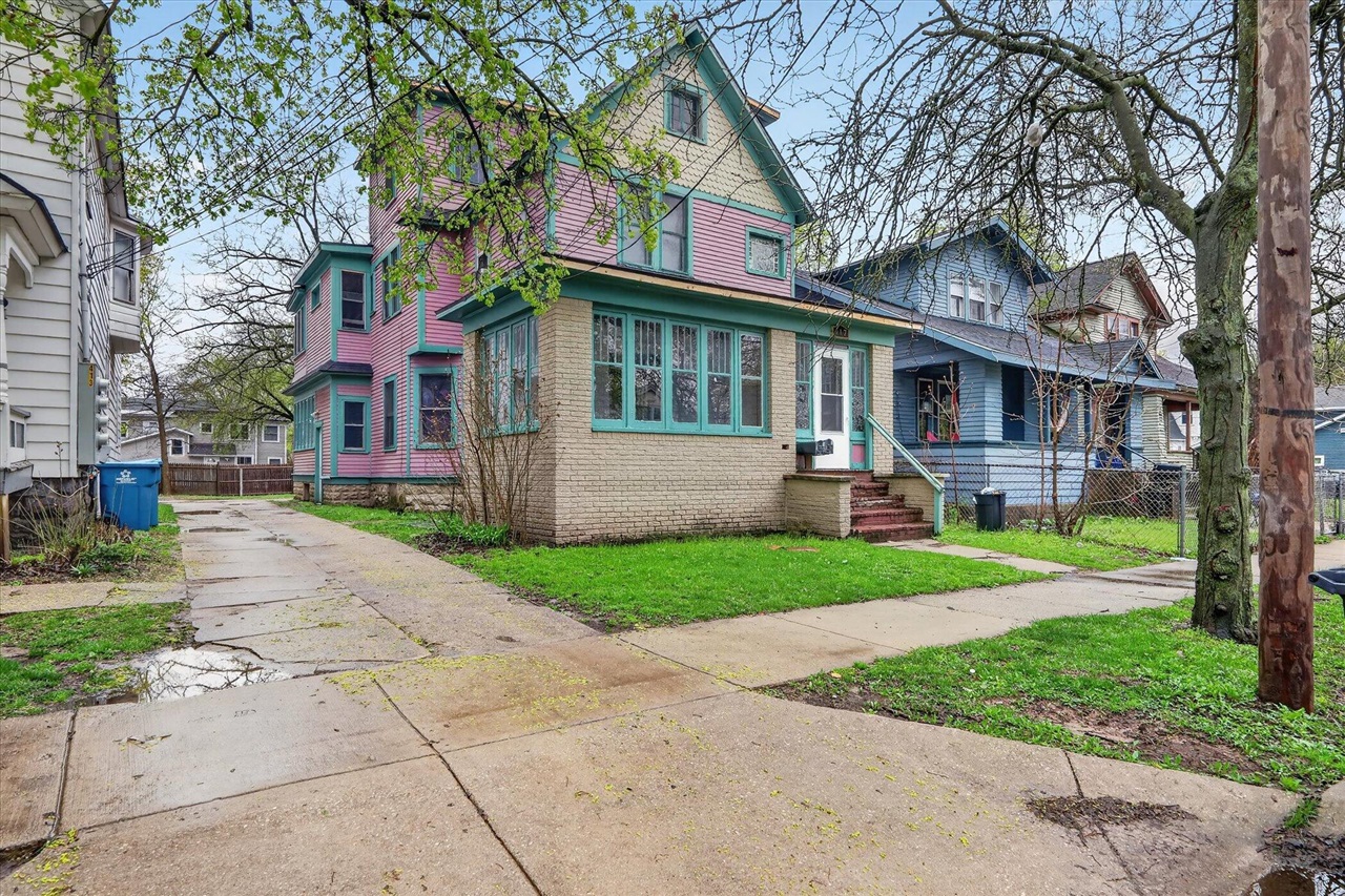 417 Locust Street Property Photo 3