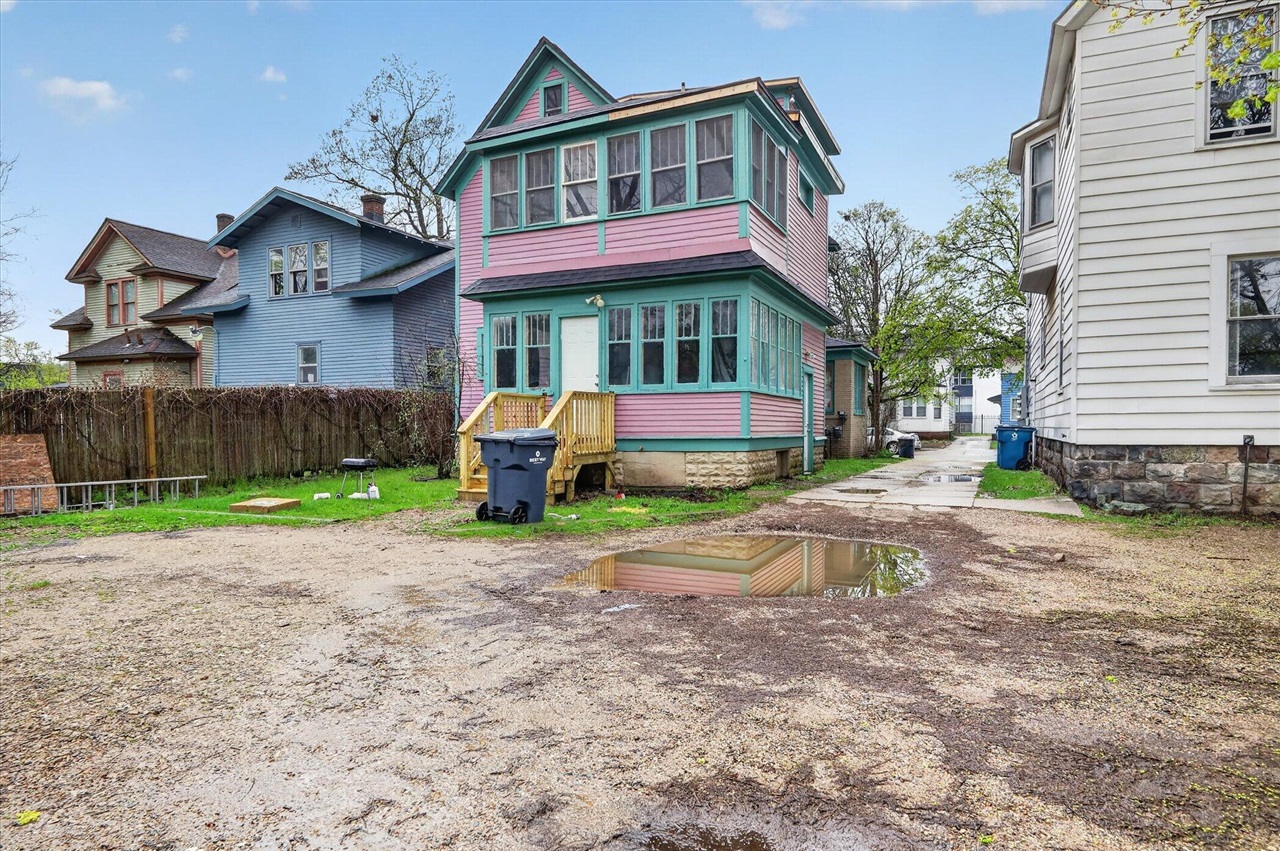 417 Locust Street Property Photo 5