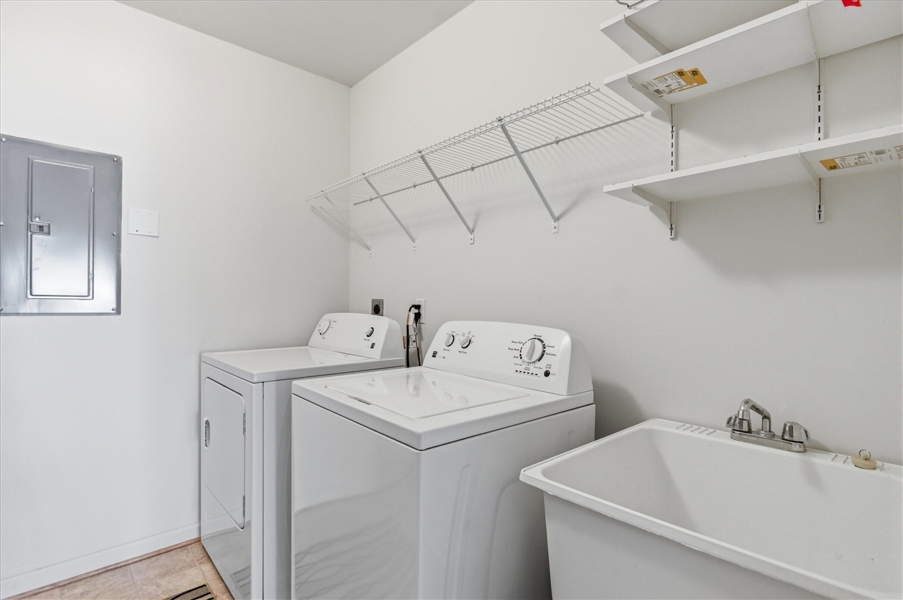 1304 Riversedge Drive Property Photo 17