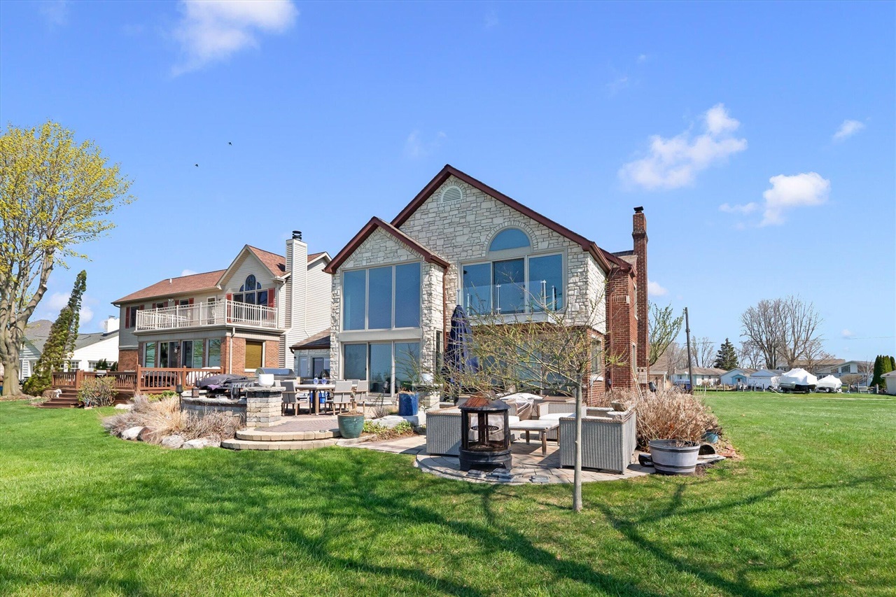 8115 Colony Drive Property Photo 1