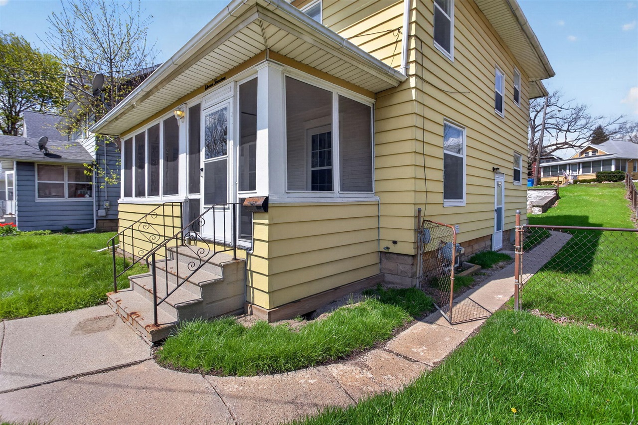 1114 Homewild Avenue Property Photo 2