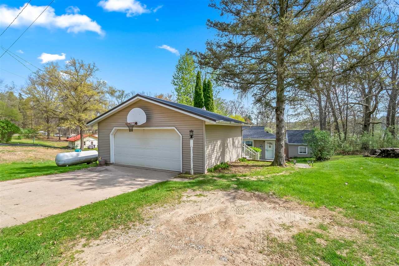 7901 Topinabee Drive Property Photo 34