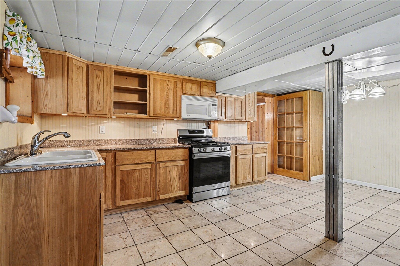 573 River Road Property Photo 10