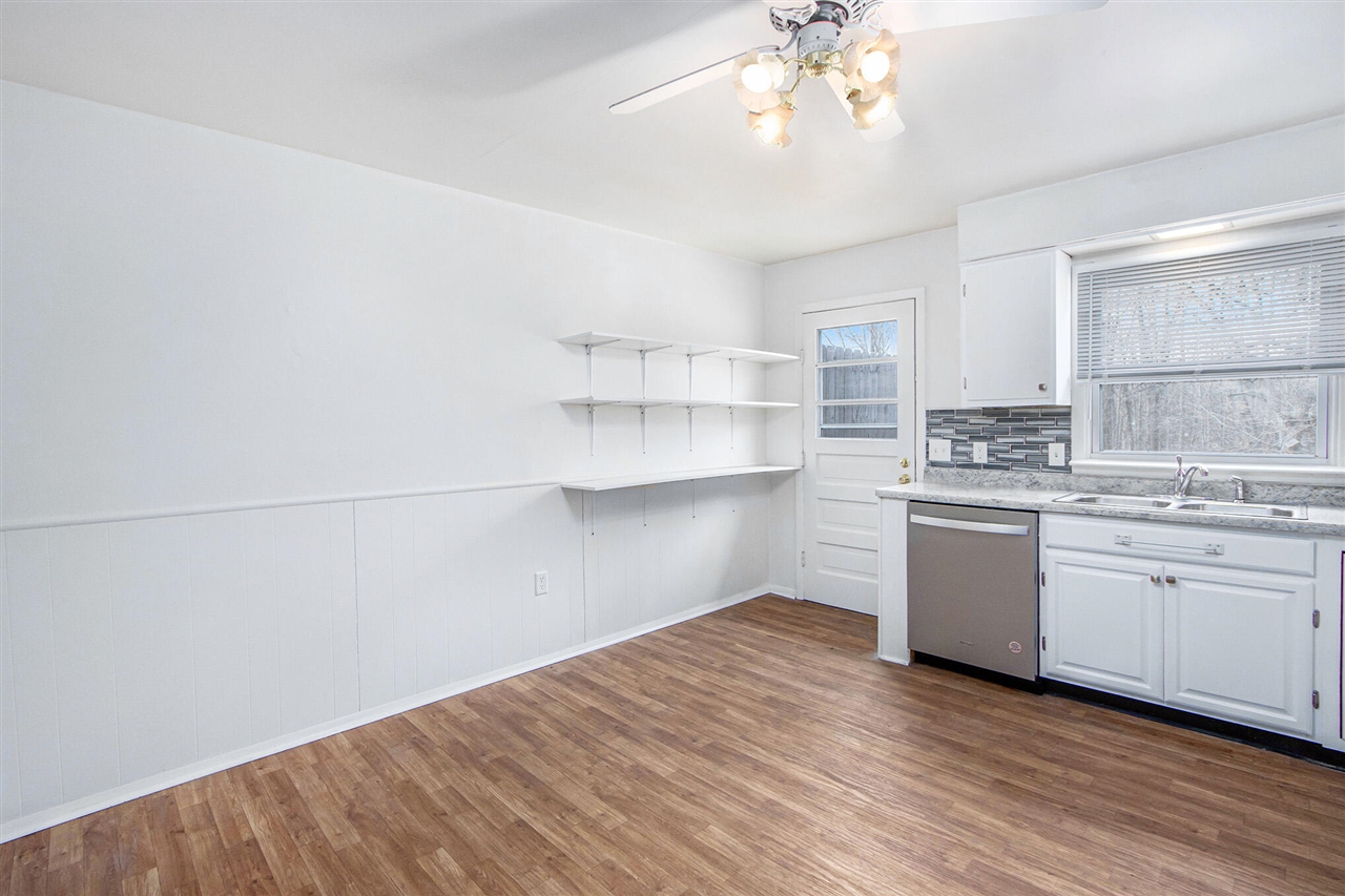 10477 S Sprinkle Road Property Photo 7
