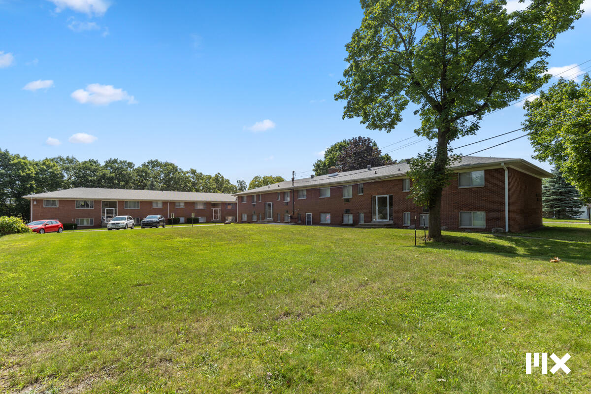 2907 S Burdick Street Property Photo 2