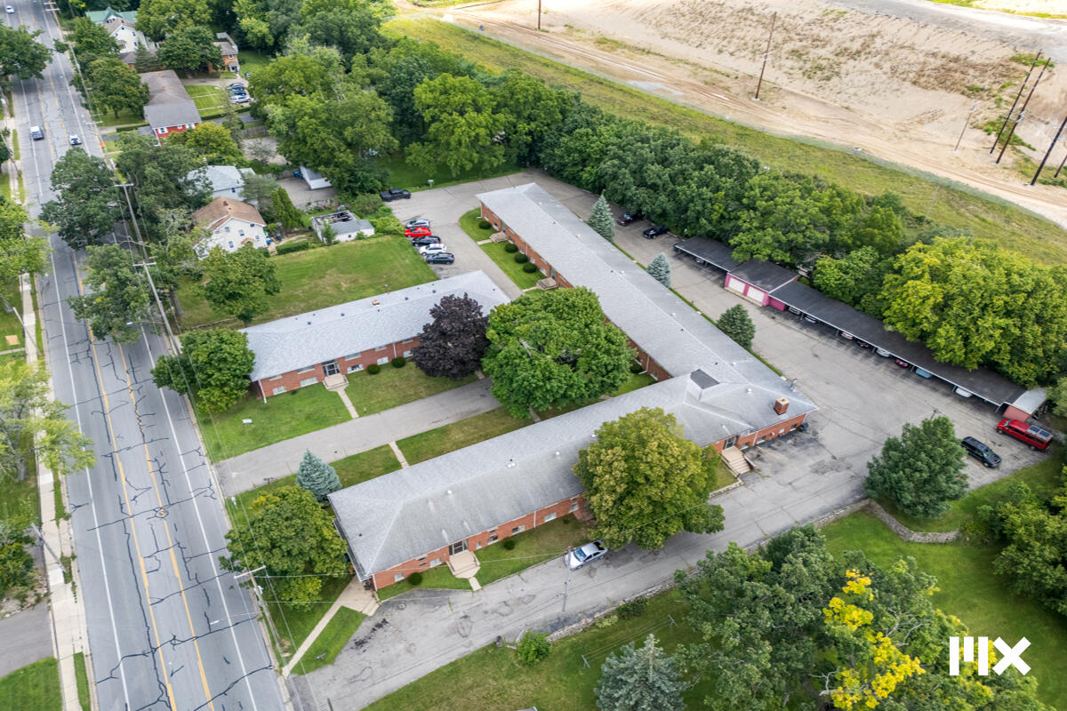 2907 S Burdick Street Property Photo 6