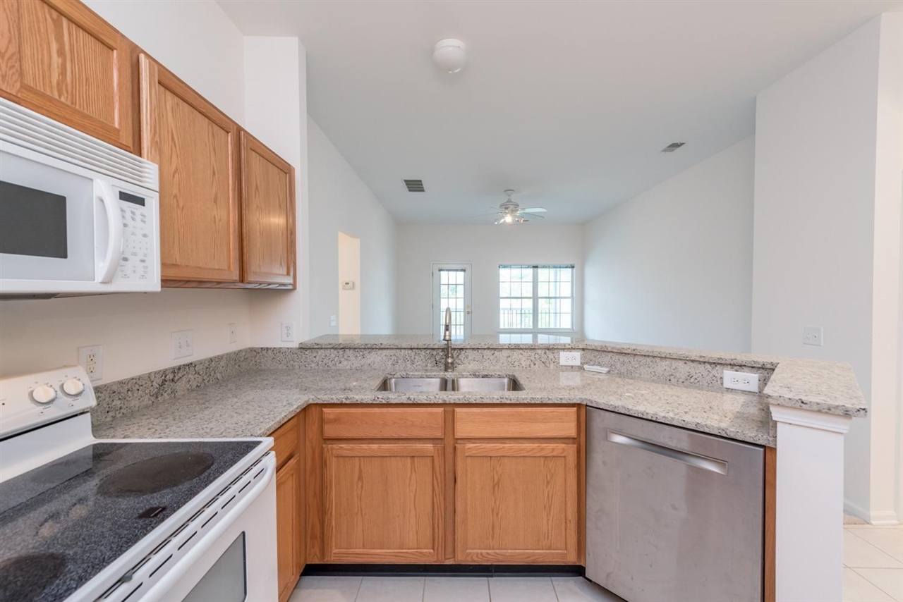 2800 S Knightsbridge Circle Property Photo 6