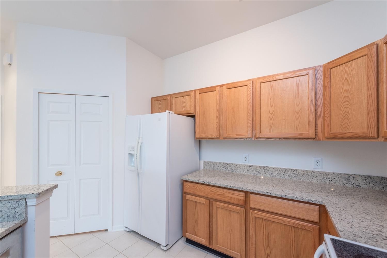 2800 S Knightsbridge Circle Property Photo 7