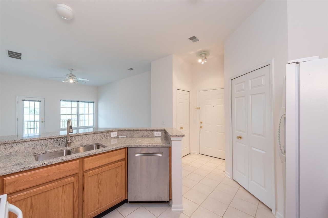 2800 S Knightsbridge Circle Property Photo 8