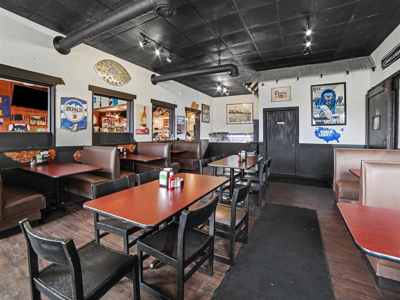 211 E Main Street Property Photo 6