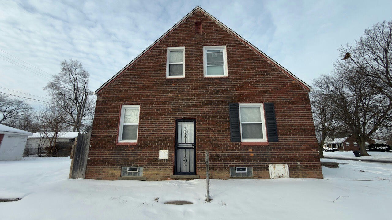 19303 Fairport Street Property Photo 2
