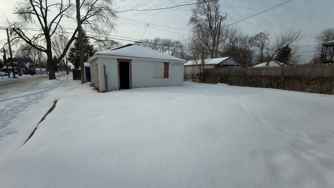 19303 Fairport Street Property Photo 3