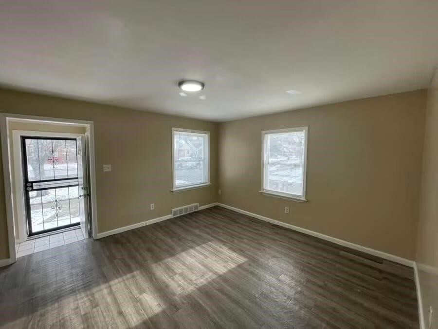 19303 Fairport Street Property Photo 4