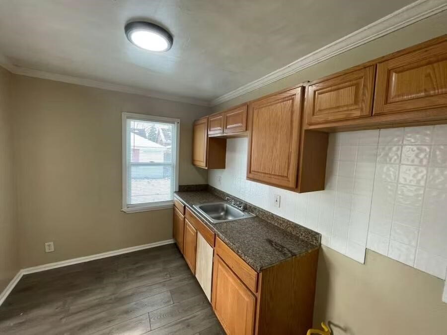19303 Fairport Street Property Photo 7