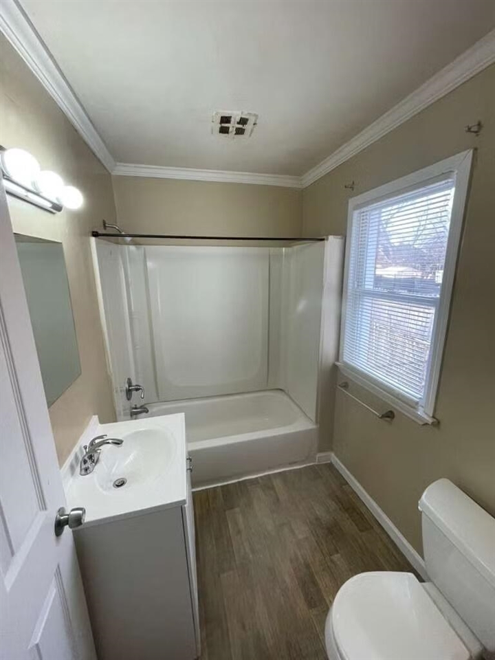 19303 Fairport Street Property Photo 9