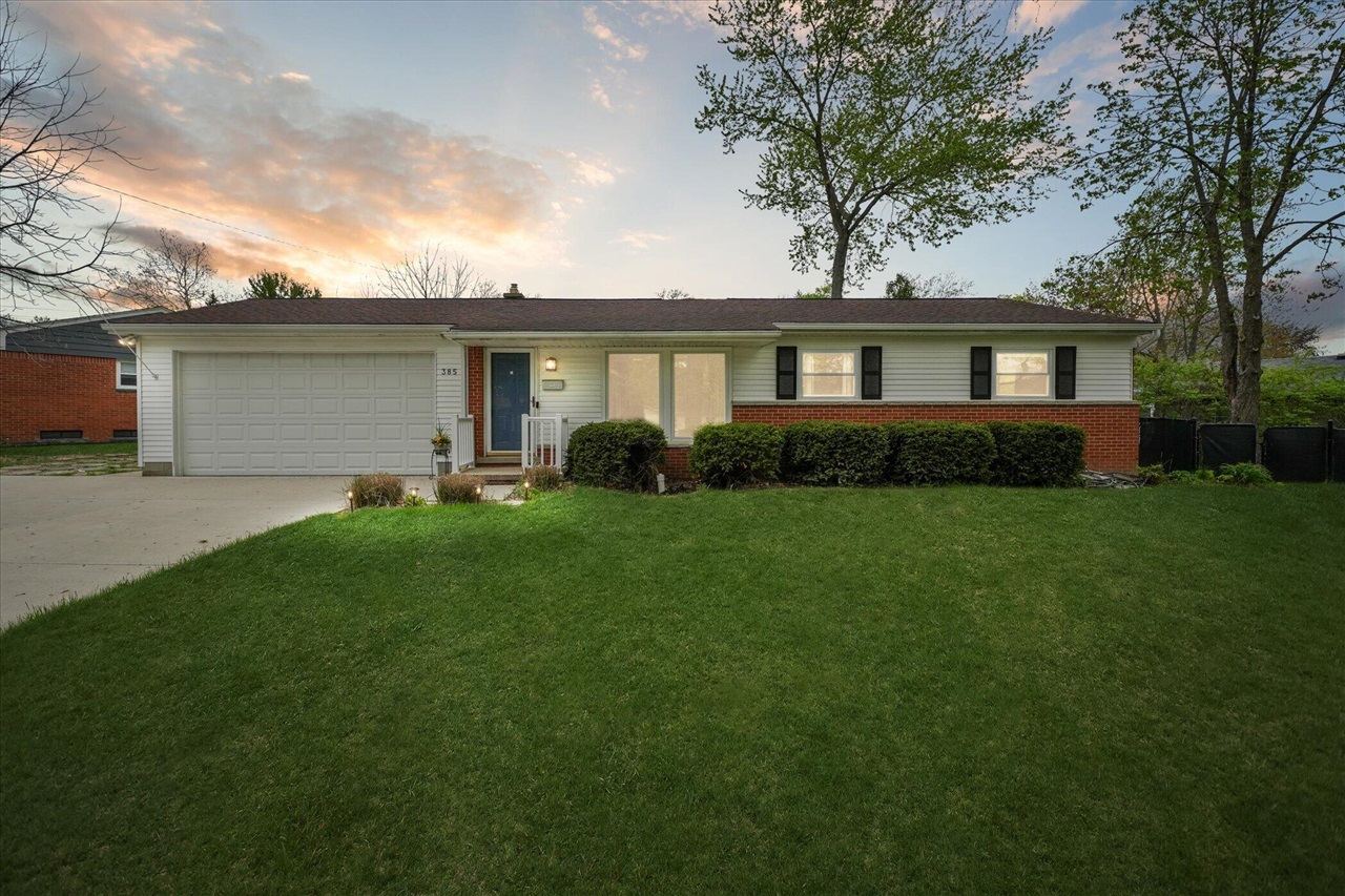 385 Hollywood Drive Property Photo 4