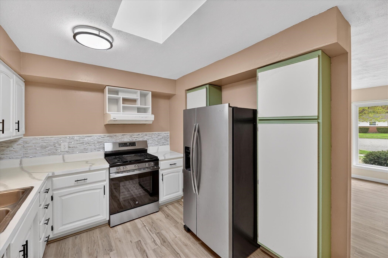 385 Hollywood Drive Property Photo 11