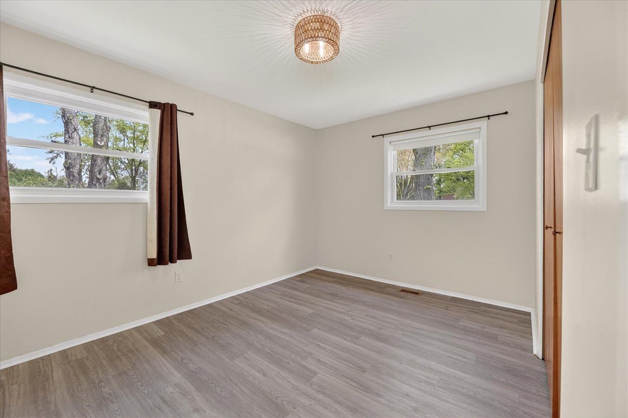 385 Hollywood Drive Property Photo 17