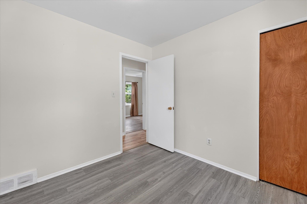 385 Hollywood Drive Property Photo 19