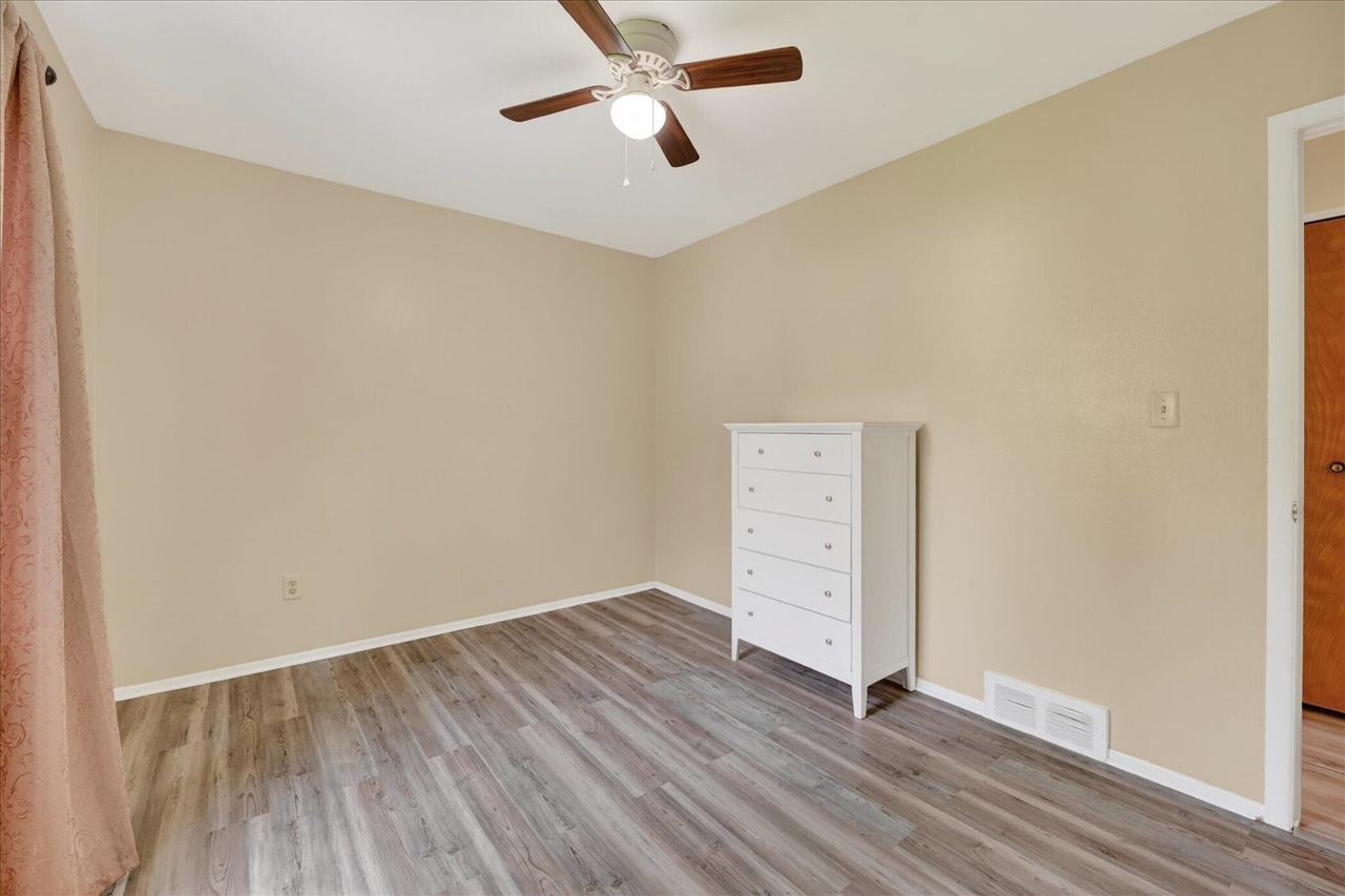 385 Hollywood Drive Property Photo 21