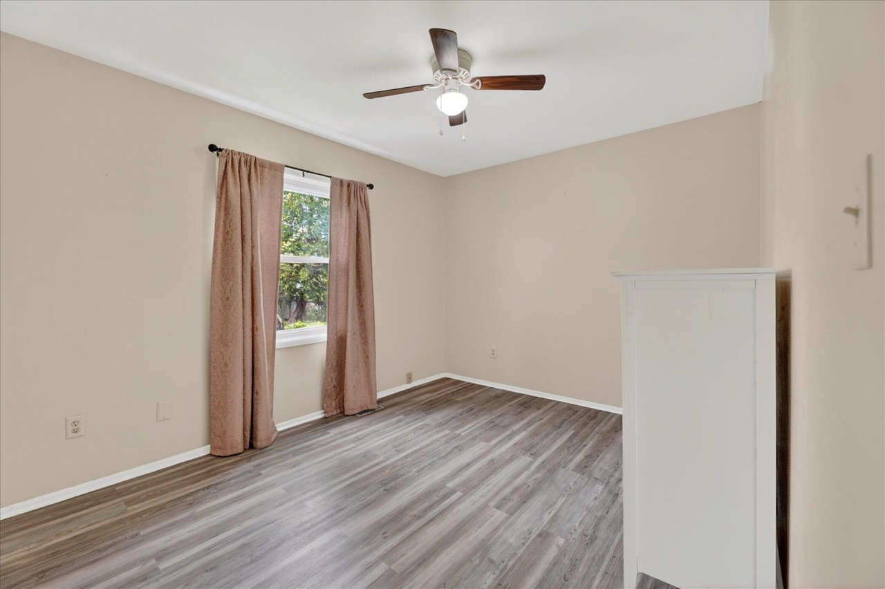 385 Hollywood Drive Property Photo 22