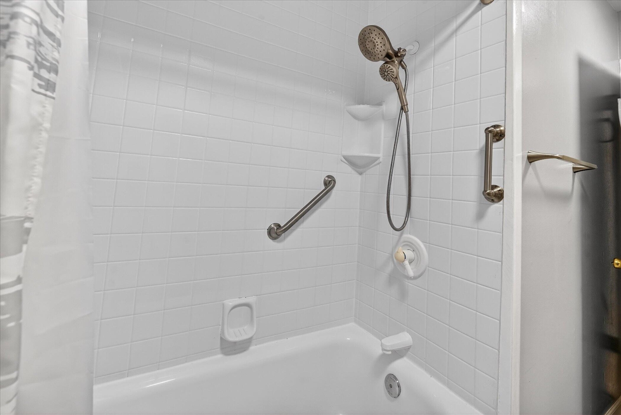 385 Hollywood Drive Property Photo 25