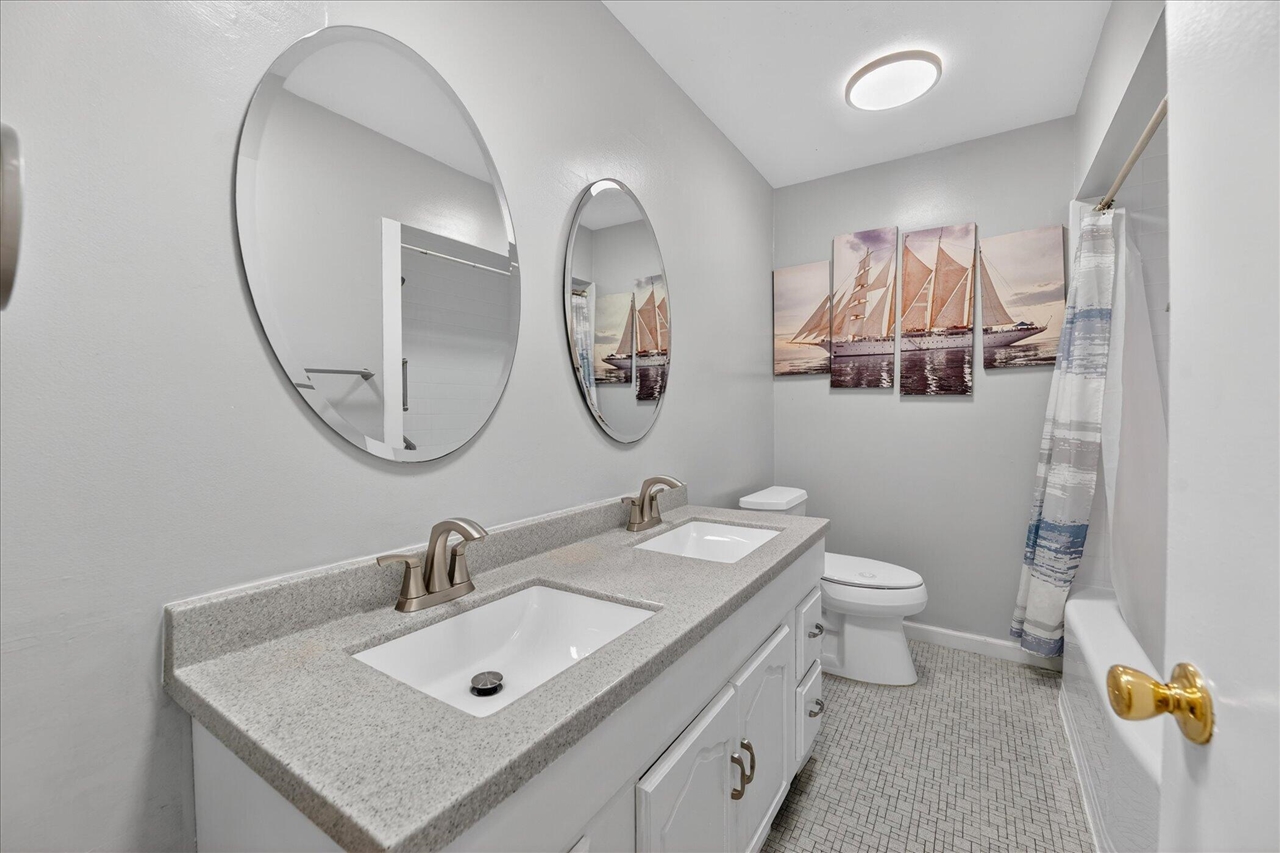 385 Hollywood Drive Property Photo 26