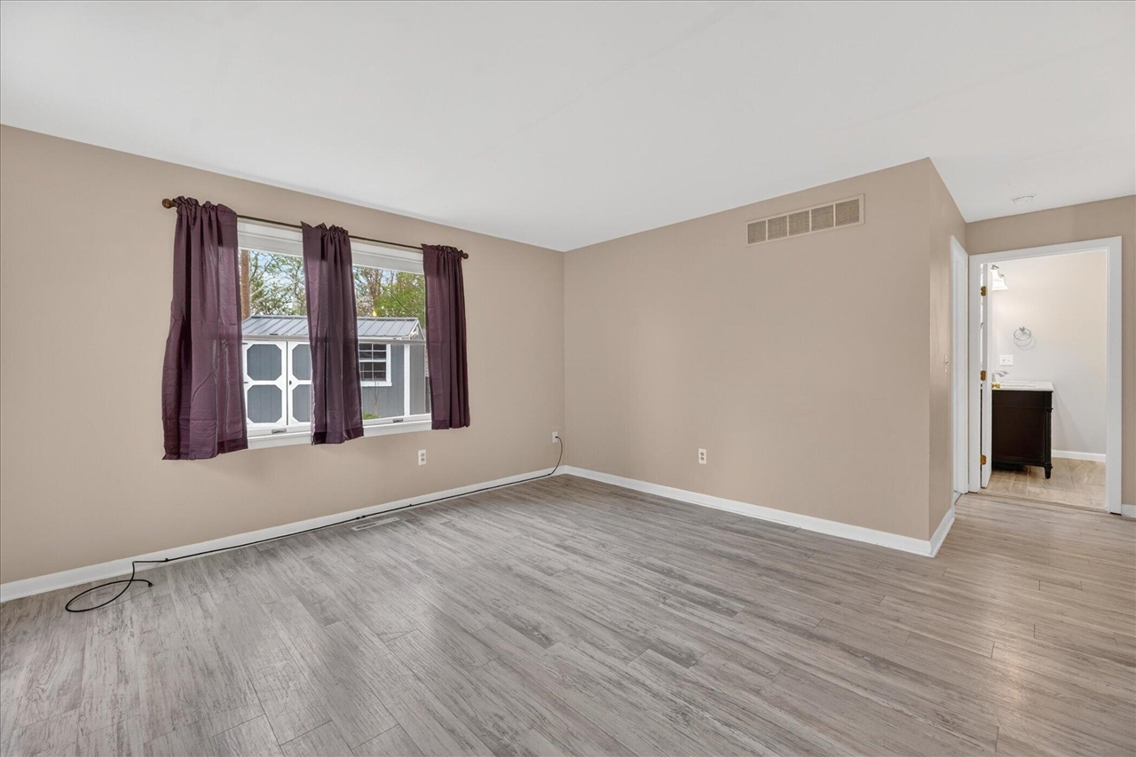385 Hollywood Drive Property Photo 27
