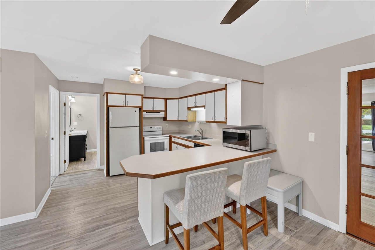 385 Hollywood Drive Property Photo 30