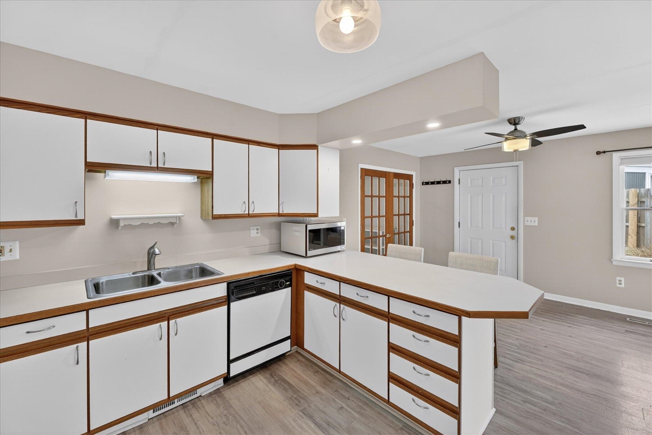 385 Hollywood Drive Property Photo 32