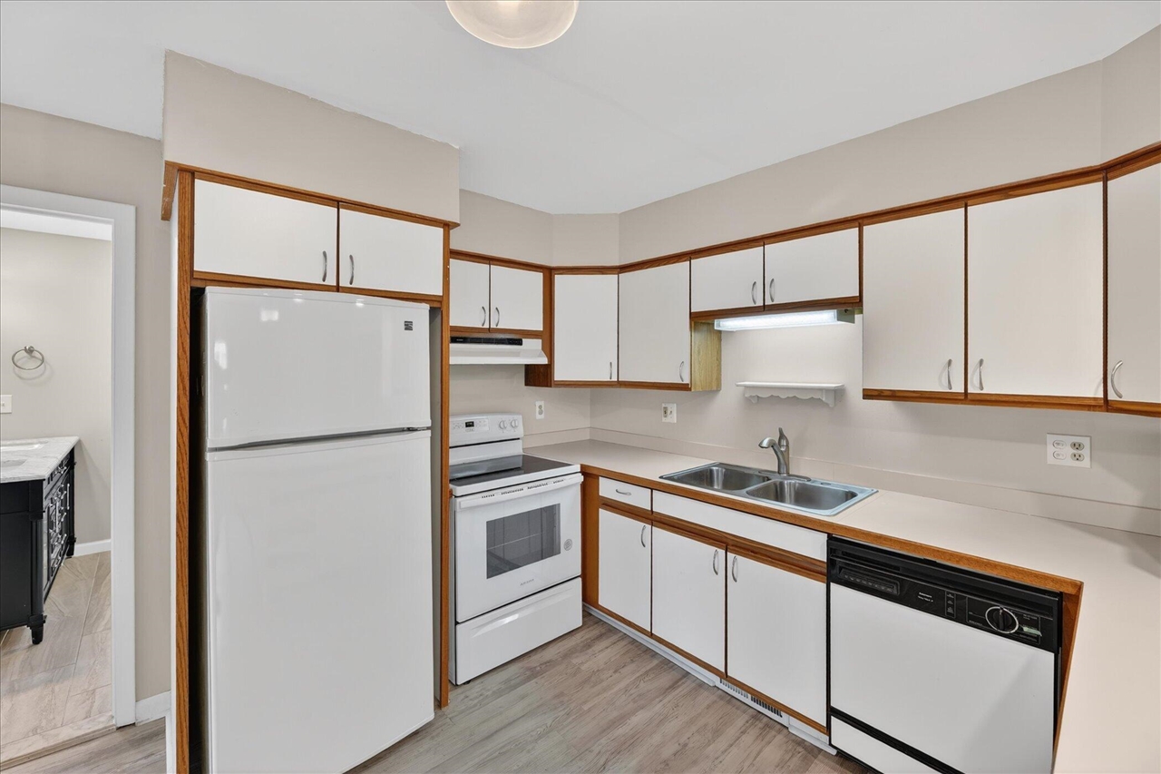 385 Hollywood Drive Property Photo 35