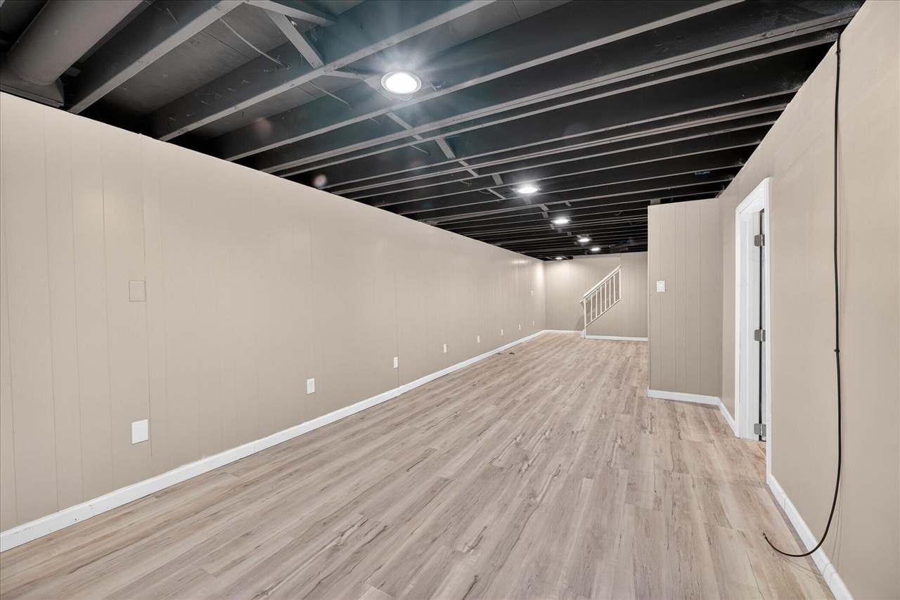 385 Hollywood Drive Property Photo 42