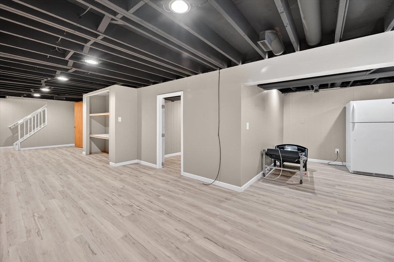 385 Hollywood Drive Property Photo 43