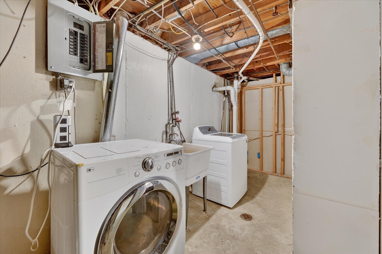 385 Hollywood Drive Property Photo 48