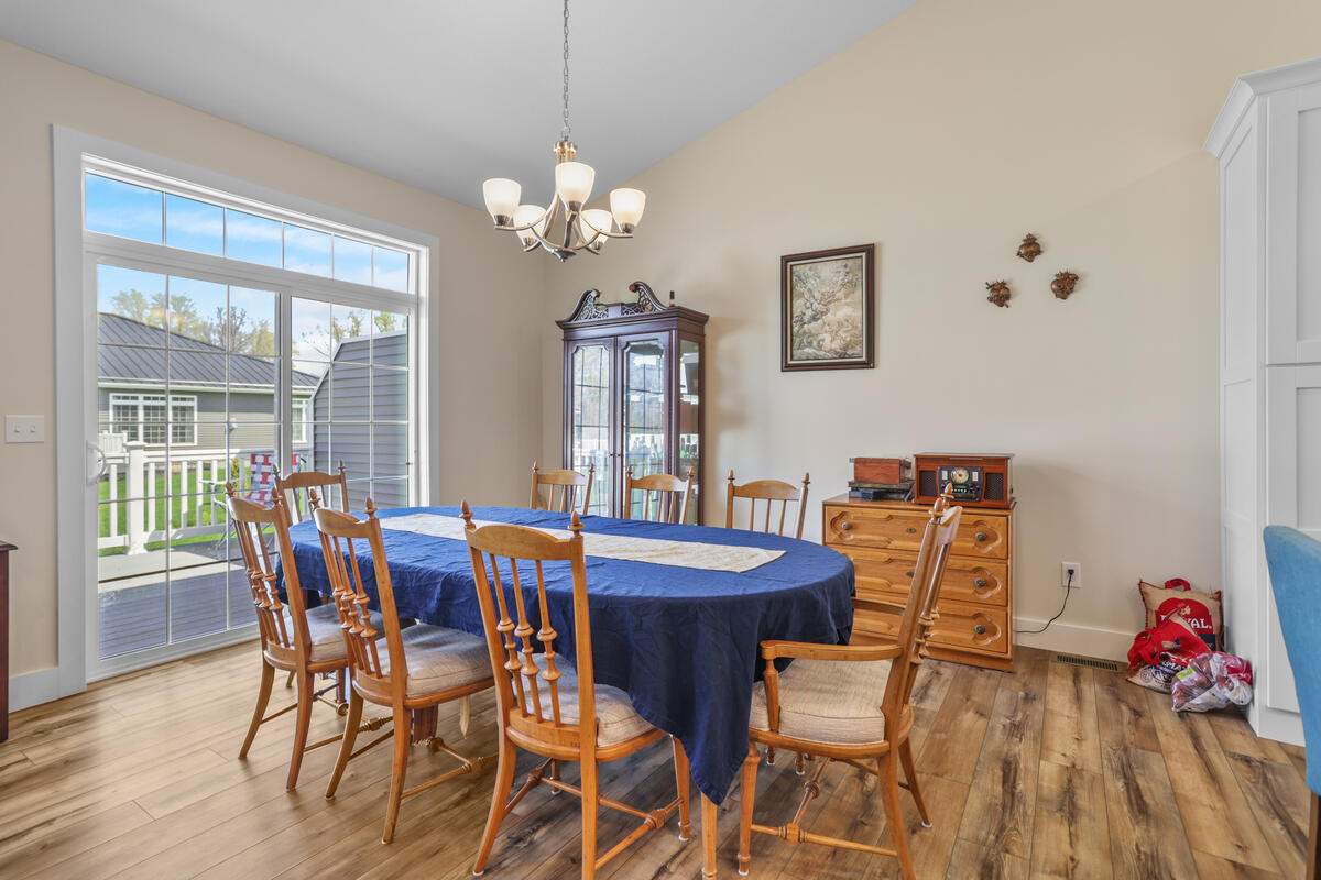243 Auseon Court Property Photo 8