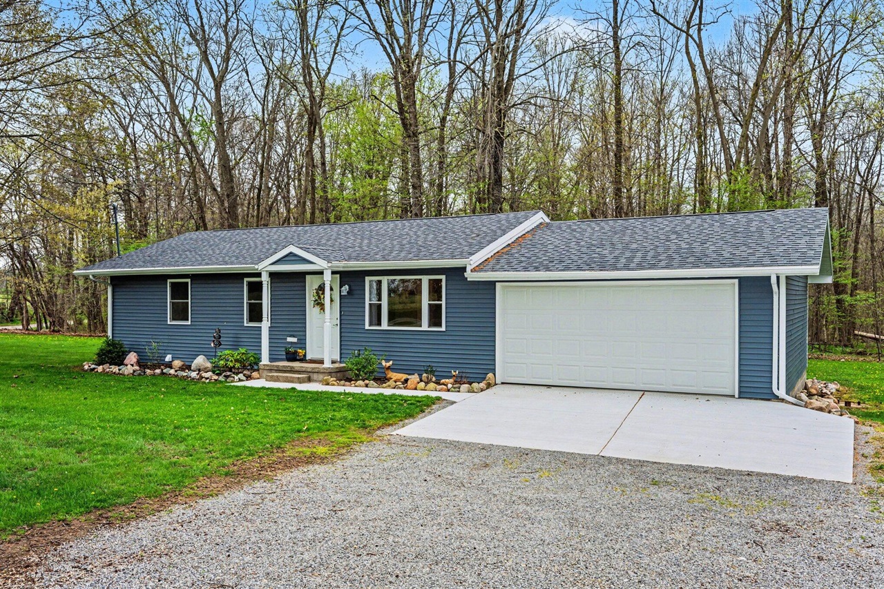 1301 18 1/2 Mile Road Property Photo 2