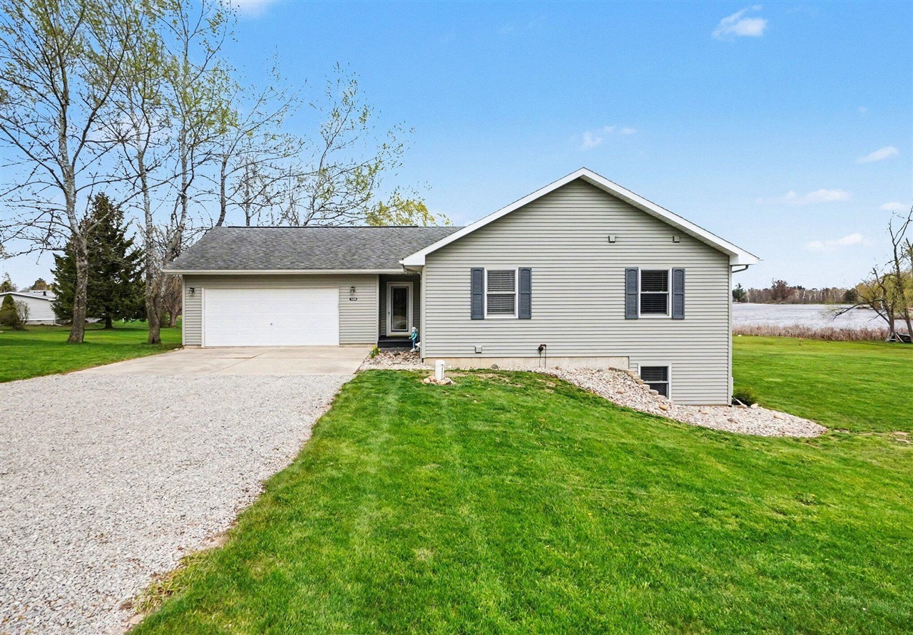 3520 W Lake Drive Property Photo 1